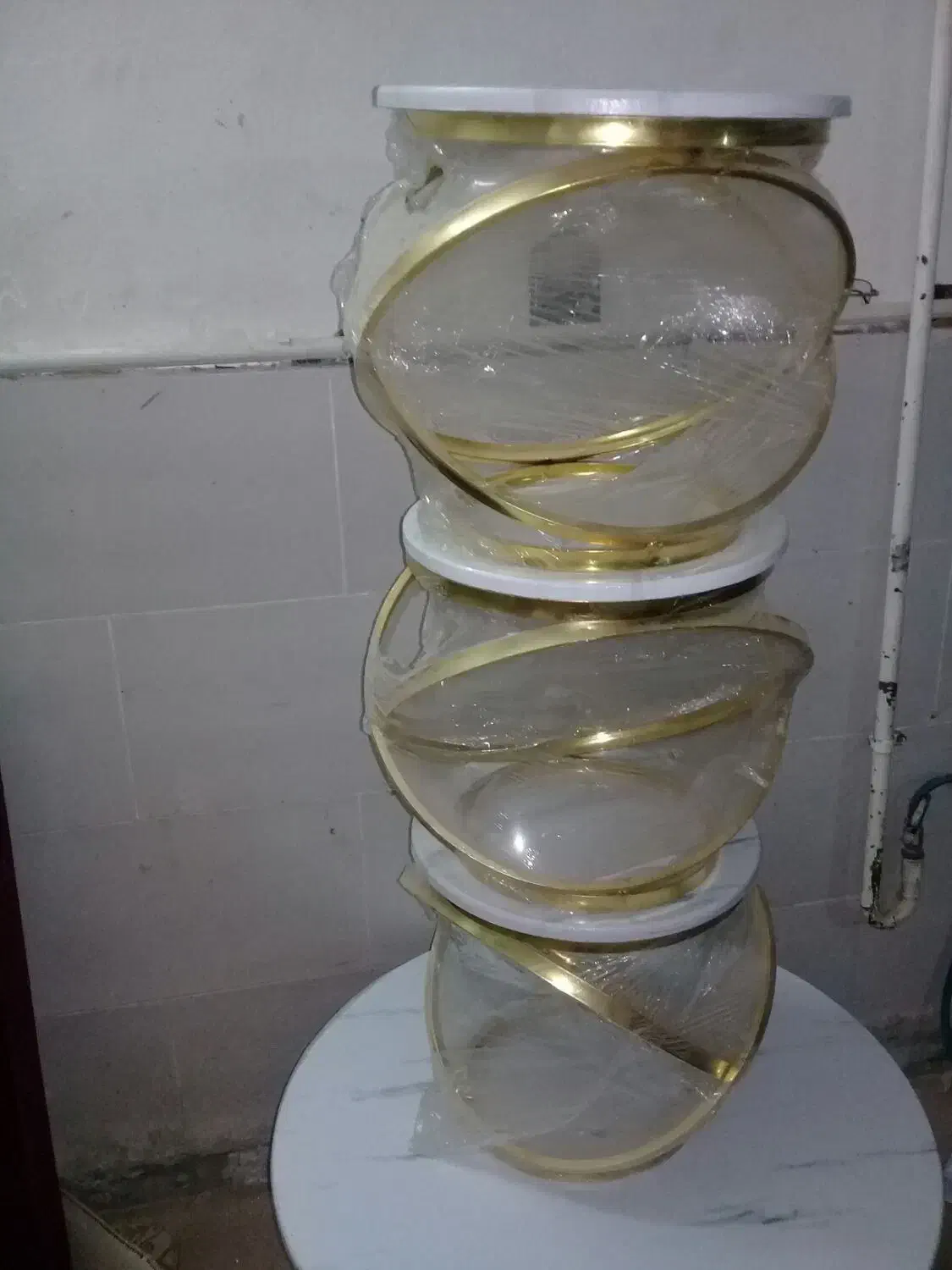 ۱عدد میز با ۳عدد عسلی|مبلمان خانگی و میز عسلی|کاشان, درب جوشقان|دیوار