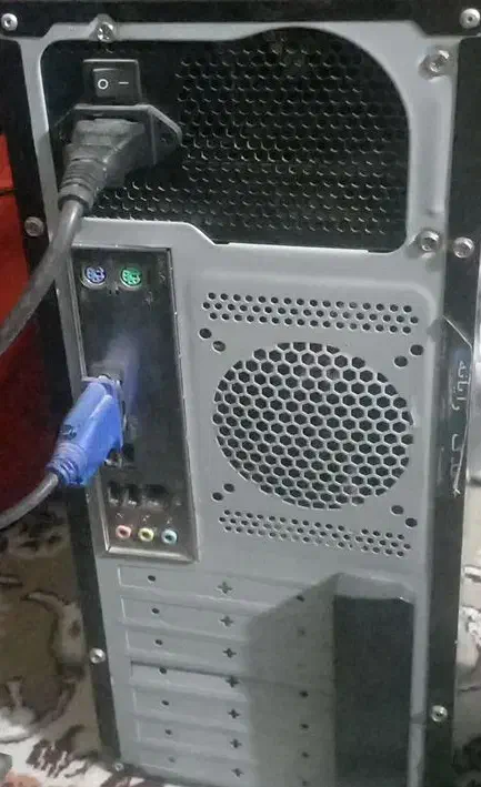 کامپیوتر|رایانه رومیزی|بروجرد, |دیوار