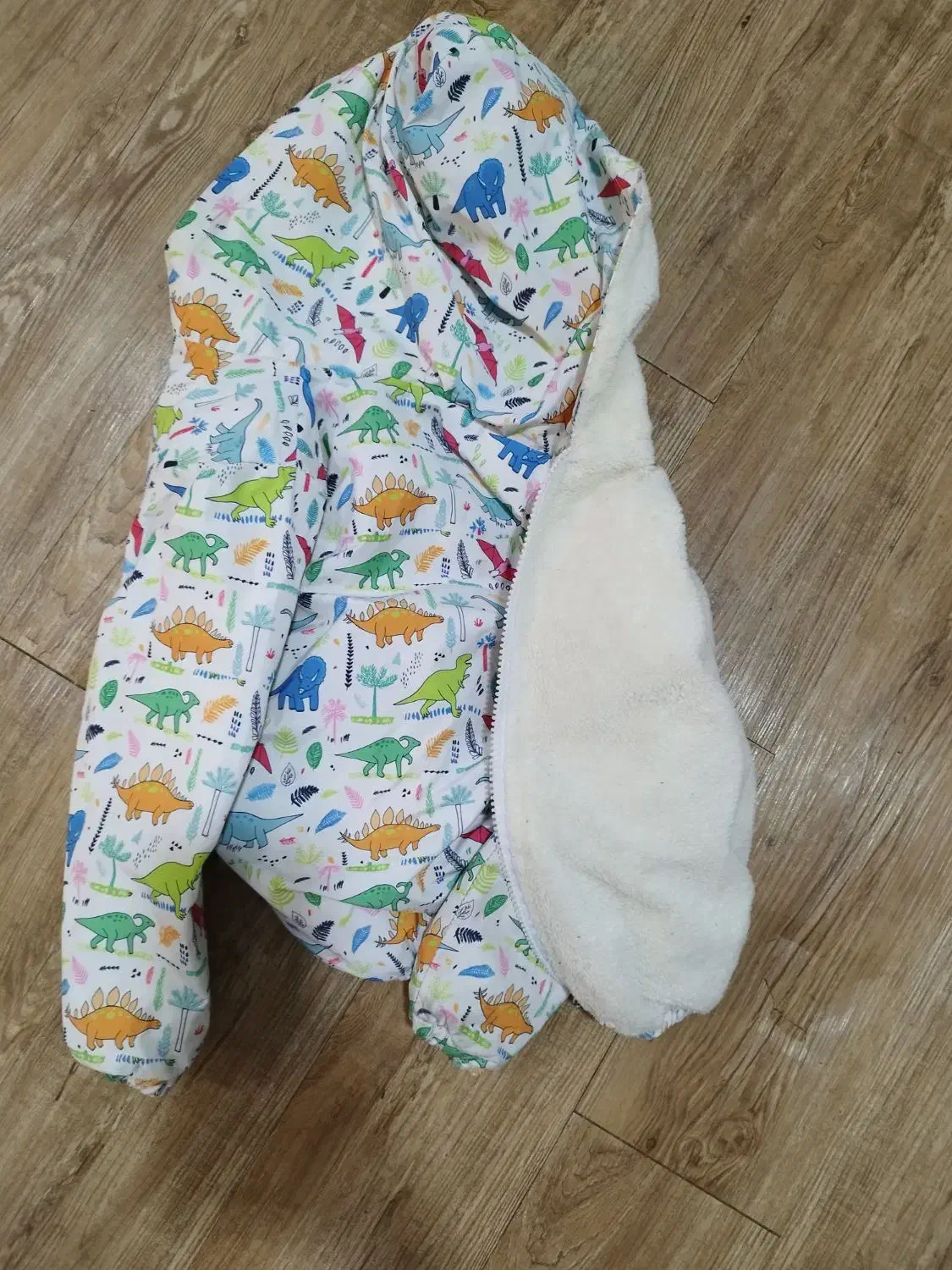 کاپشن اسپرت|لباس|رشت, جهاد|دیوار