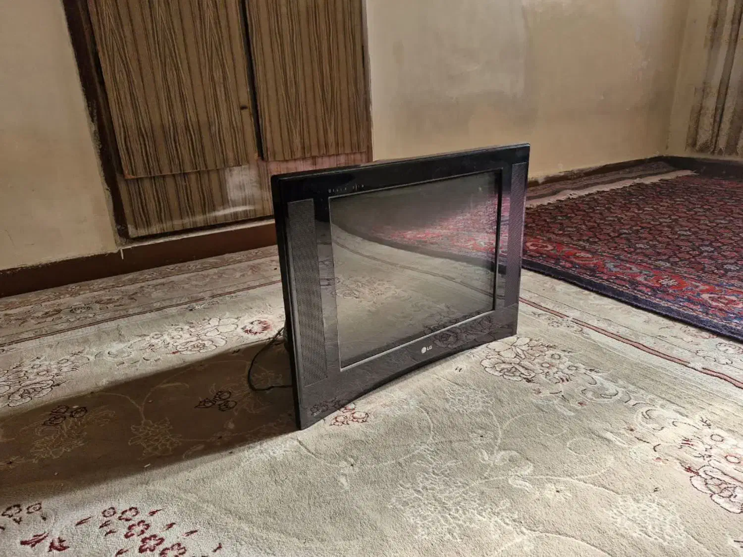 تلویزیون ۲۱ اینچی الجی21'' Ultra Slim TV|تلویزیون و پروژکتور|ازنا, |دیوار