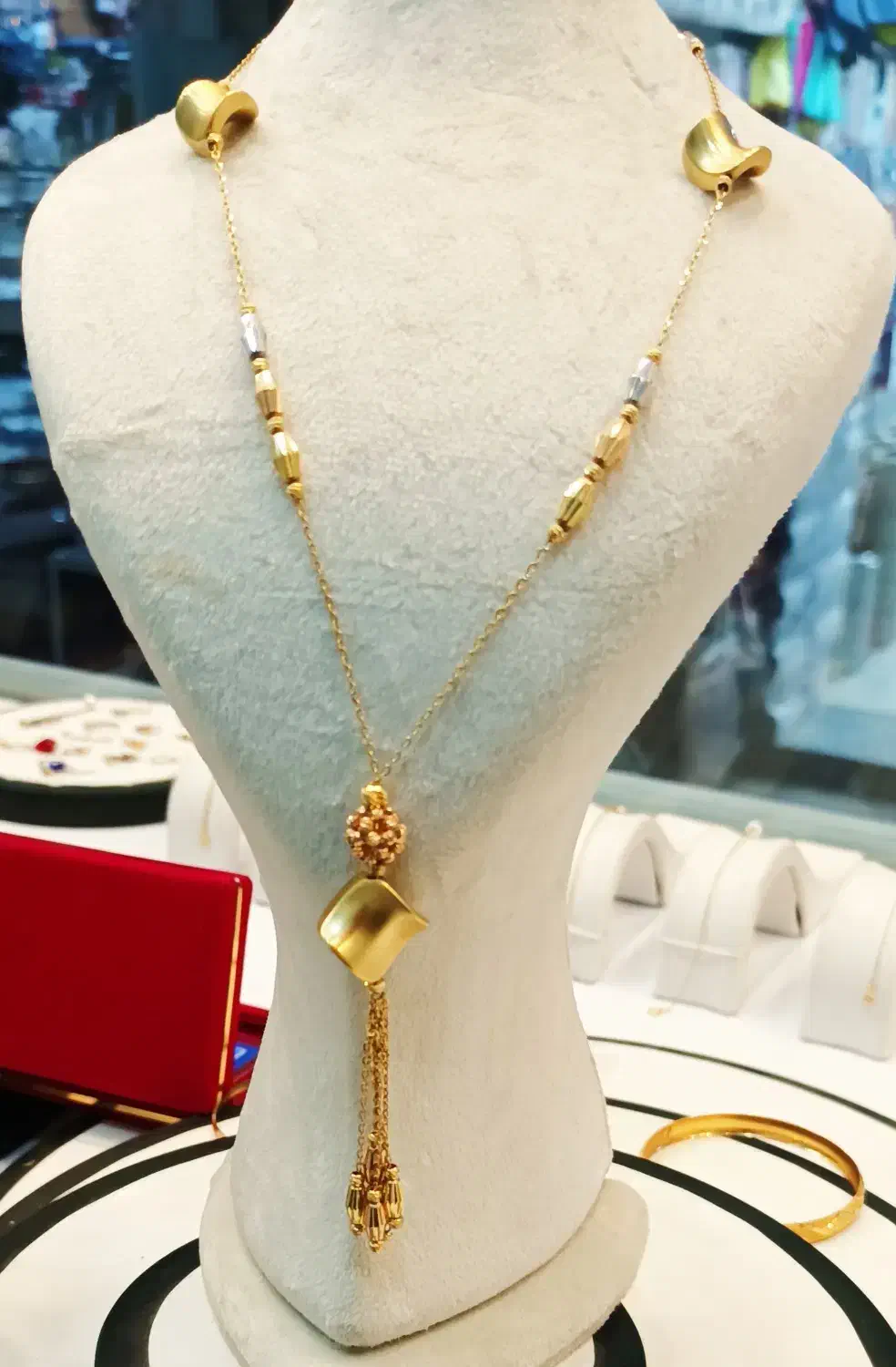 رولباسی|جواهرات|سبزوار, عظیمیان|دیوار