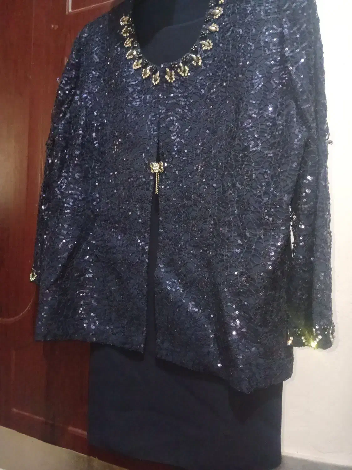 کت وسرافون|لباس|شوش, |دیوار