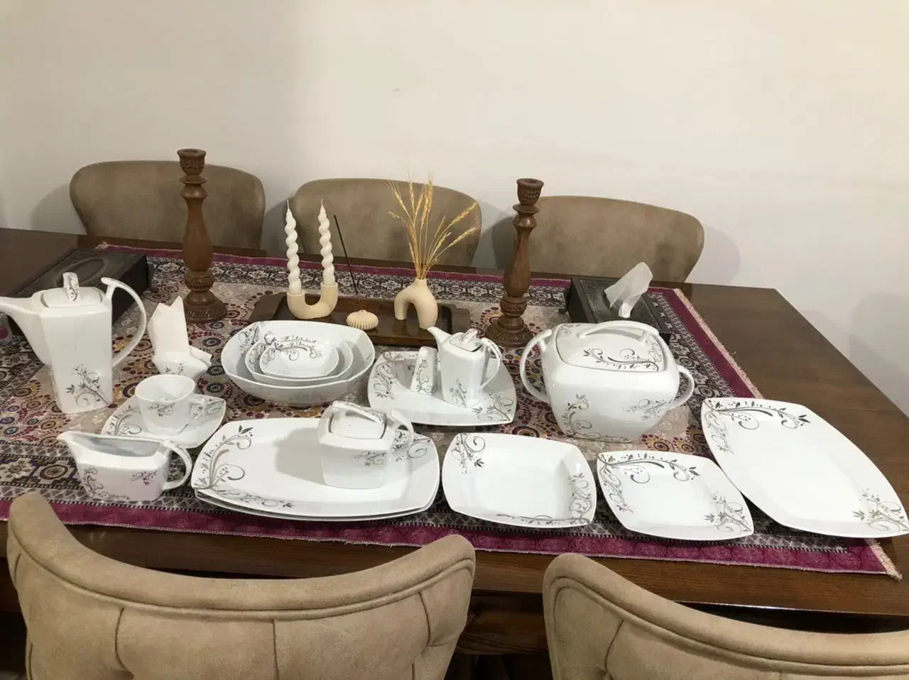 ظروف پذیرایی چینی ۹۸پارچه کامل بدون هیچ ناقصی|ظروف سرو و پذیرایی|ساری, |دیوار