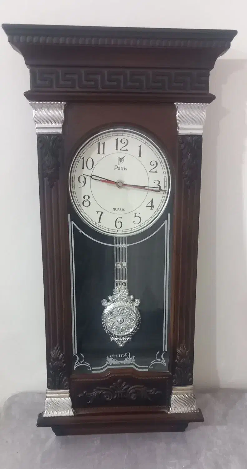 یک عدد فرش وساعت به فروش میرسد|فرش|تربت‌حیدریه, باغ سلطانی|دیوار