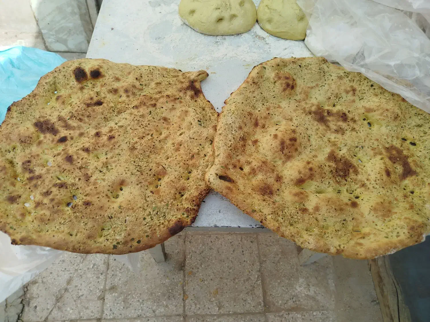 نان تر|خوردنی و آشامیدنی|یزد, |دیوار