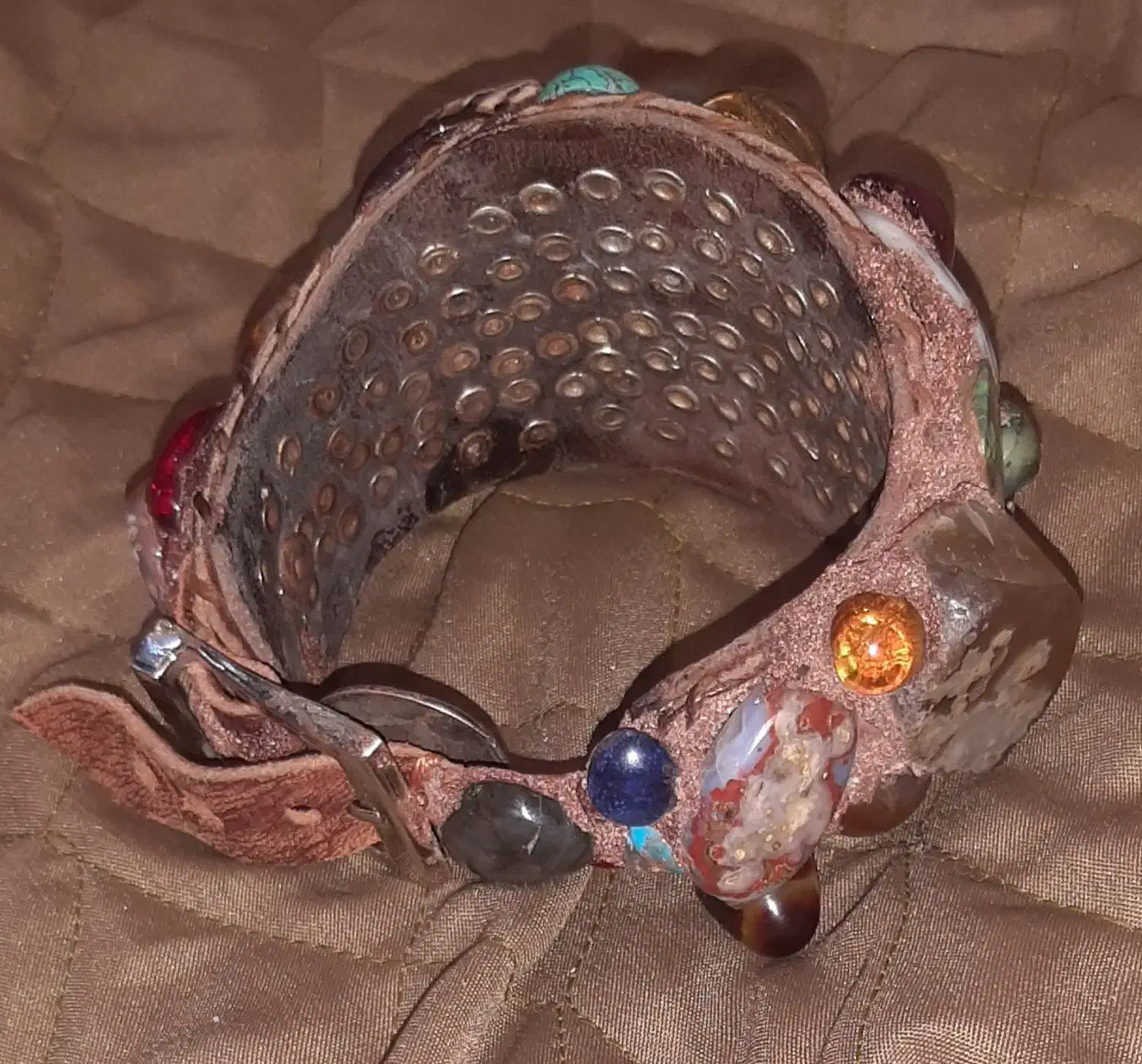 بازو بند پهلوانی|جواهرات|گلبهار, شهر جدید گلبهار|دیوار