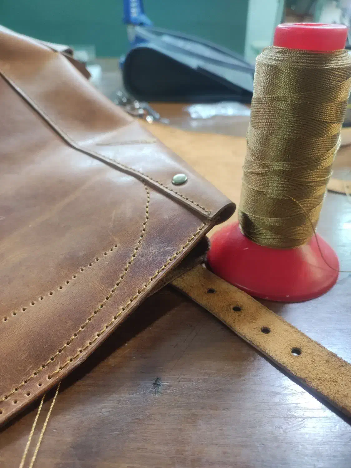 دوزنده چرم دست دوز حرفه ای|استخدام صنعتی، فنی، مهندسی|مشهد, شهید مطهری|دیوار