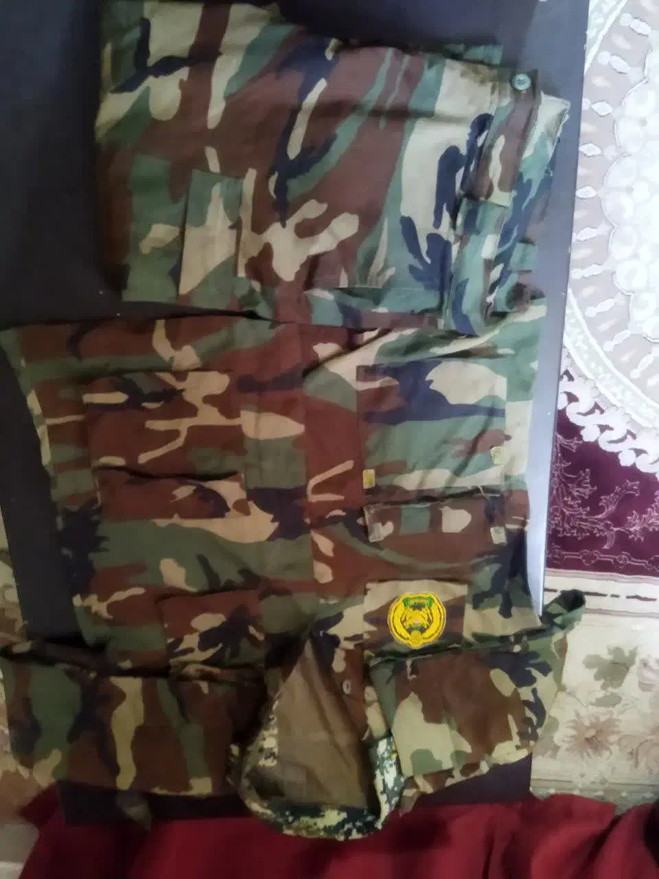 لباس چریکی یا جنگلی نظامی با لباس فصل.معاوضه دارن|لباس|رباط‌کریم, رباط‌کریم|دیوار