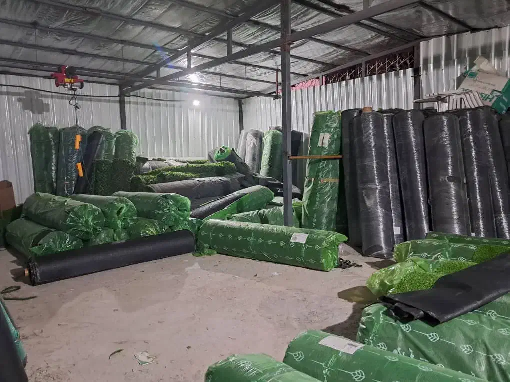 فروش و اجرای انواع چمن مصنوعی، فنس چمنی و گرین وال|خدمات باغبانی و درختکاری|شیراز, دکتر حسابی|دیوار