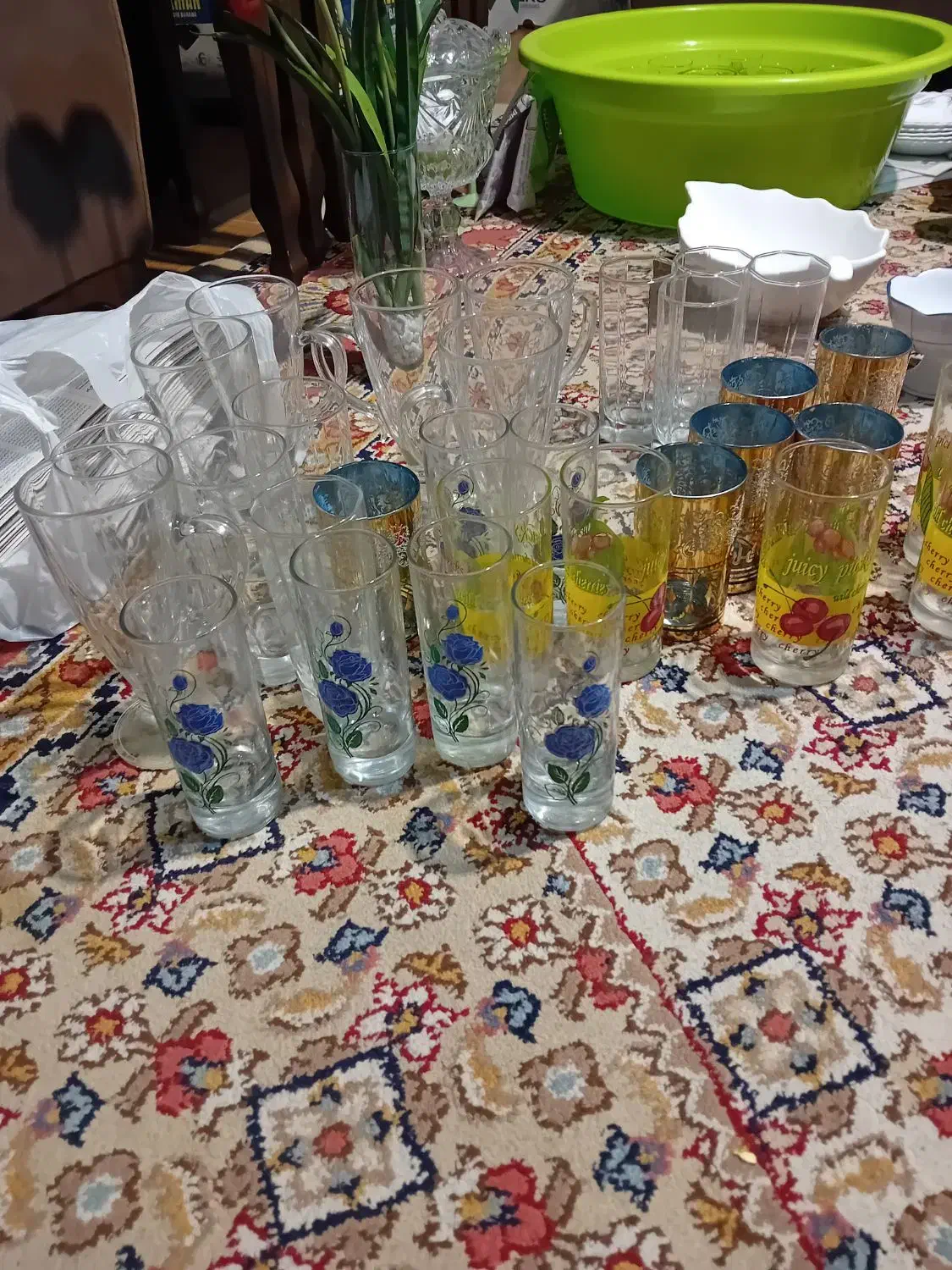 چند عدد لیوان قدیمی|ظروف سرو و پذیرایی|رشت, معلم|دیوار