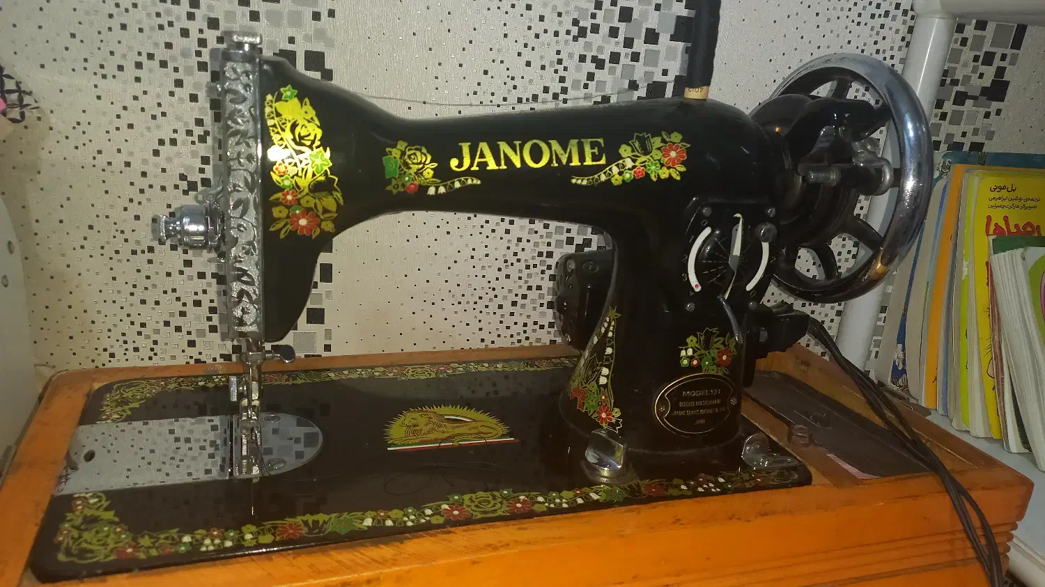 حراج تخت لوستر چرخ خیاطی میزتحریر ناهارخوری جلومبل|حراج|تهران, مرزداران|دیوار