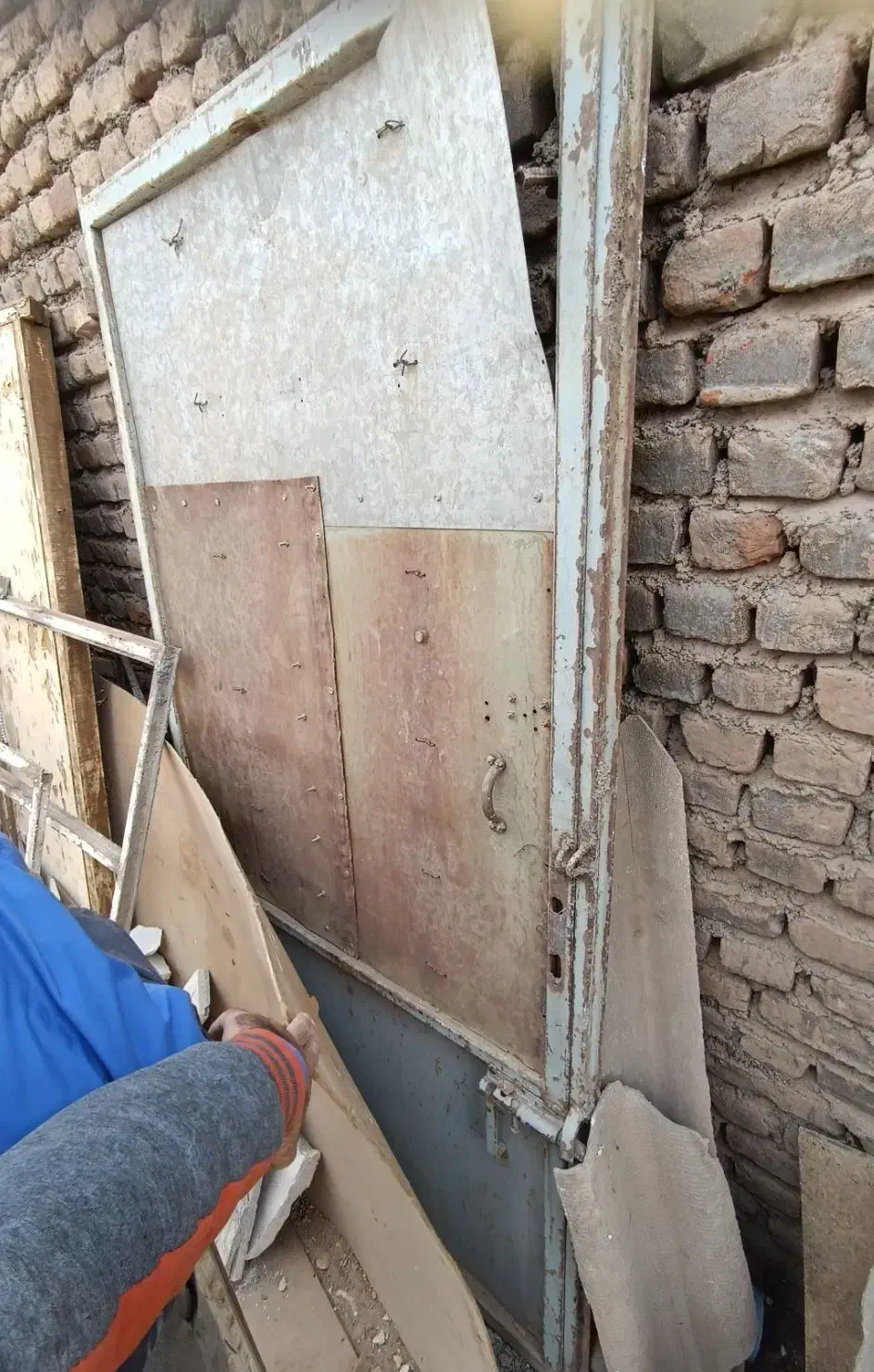 درب آهنی و پنجره آهنی و غیره|مصالح و تجهیزات ساختمان|بیرجند, |دیوار