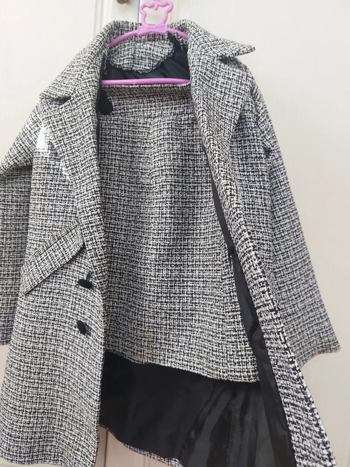 کت دامن|لباس|بیجار, |دیوار