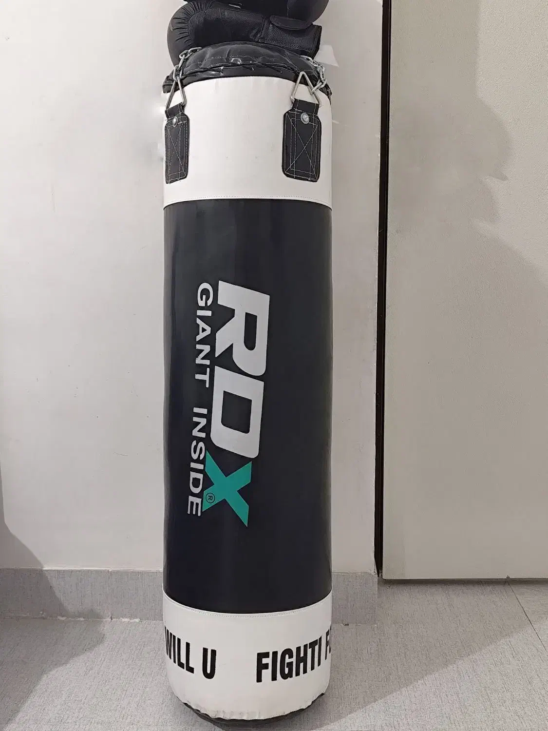 کیسه بوکس ROX و دستکش برند وِنوم|تجهیزات ورزشی|دهلران, |دیوار