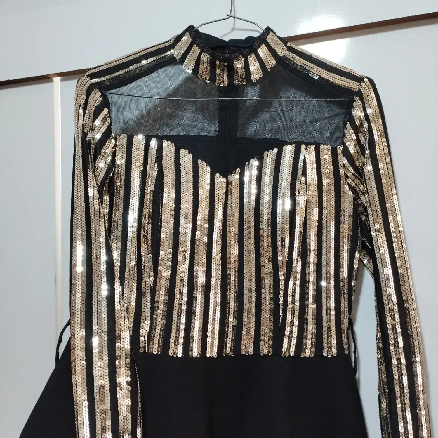 لباس مجلسی|لباس|دورود, |دیوار