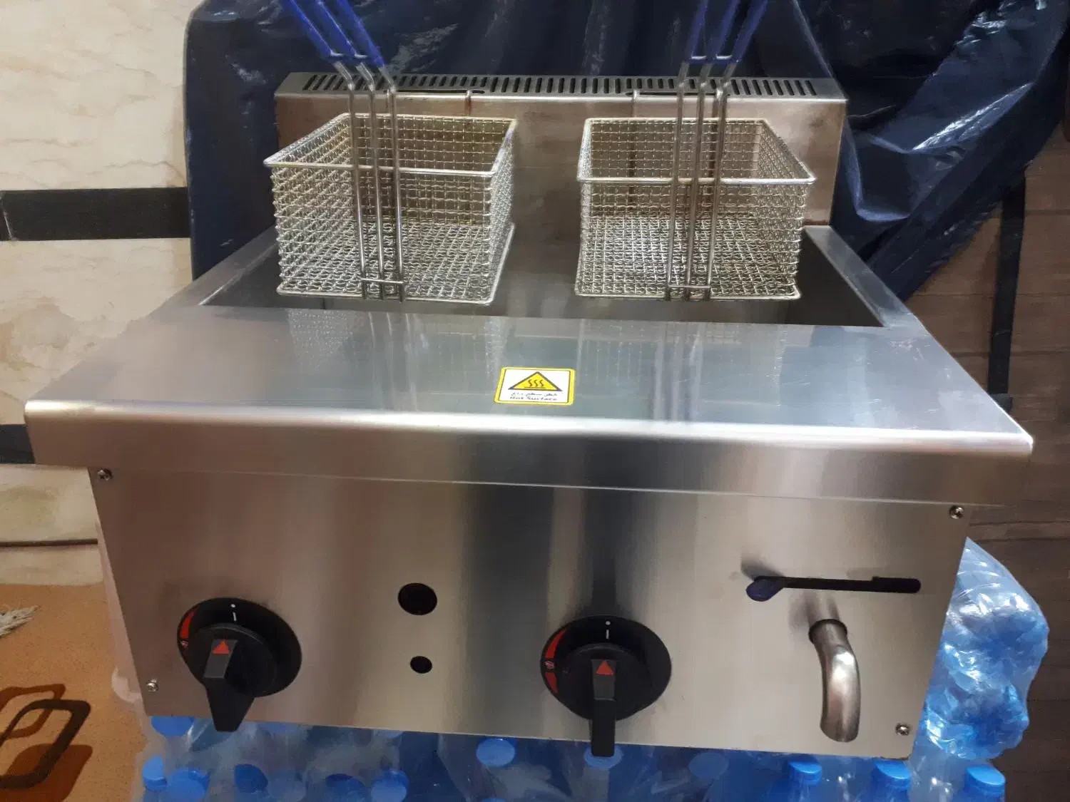 سرخ کن صنعتی گازی داری شیر تخلیه در حد در حد|کافیشاپ و رستوران|بهارستان, |دیوار