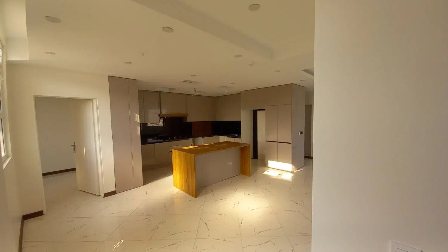 ۱۵۰ متری . سه خواب . نورگیر . حمام مستر|فروش آپارتمان|تهران, جابری|دیوار