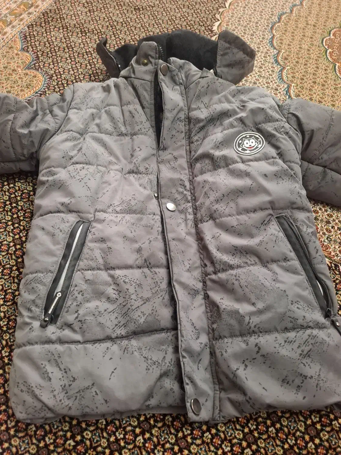 کاپشن|کفش و لباس بچه|کرج, حصار|دیوار