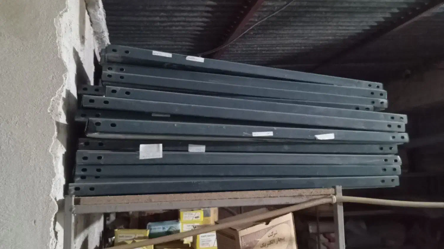 قوطی ۲×۲ آهن ویترین قفسه فلزی و پیچ و مهره ای|عمده‌فروشی|چمران, |دیوار