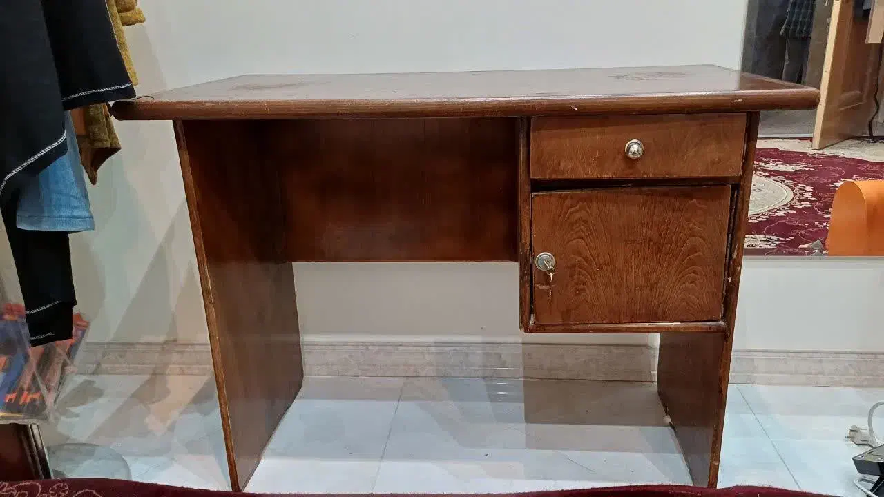 میز چوبی|میز تحریر و کامپیوتر|نجف‌آباد, شهدای غربی|دیوار