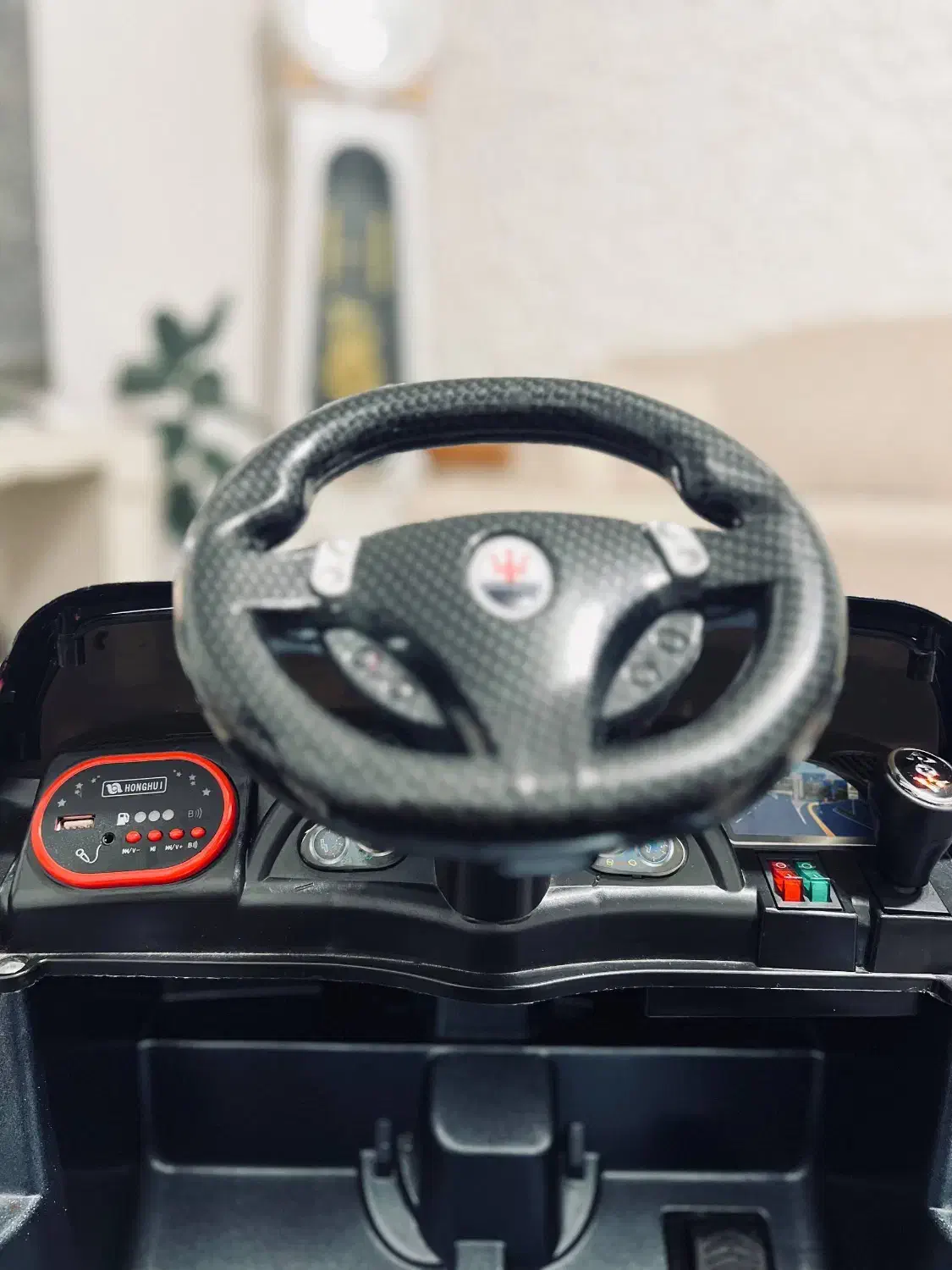 ماشین شارژی بسیار قوی و زیبا|اسباب‌بازی بچه|رشت, دباغیان|دیوار