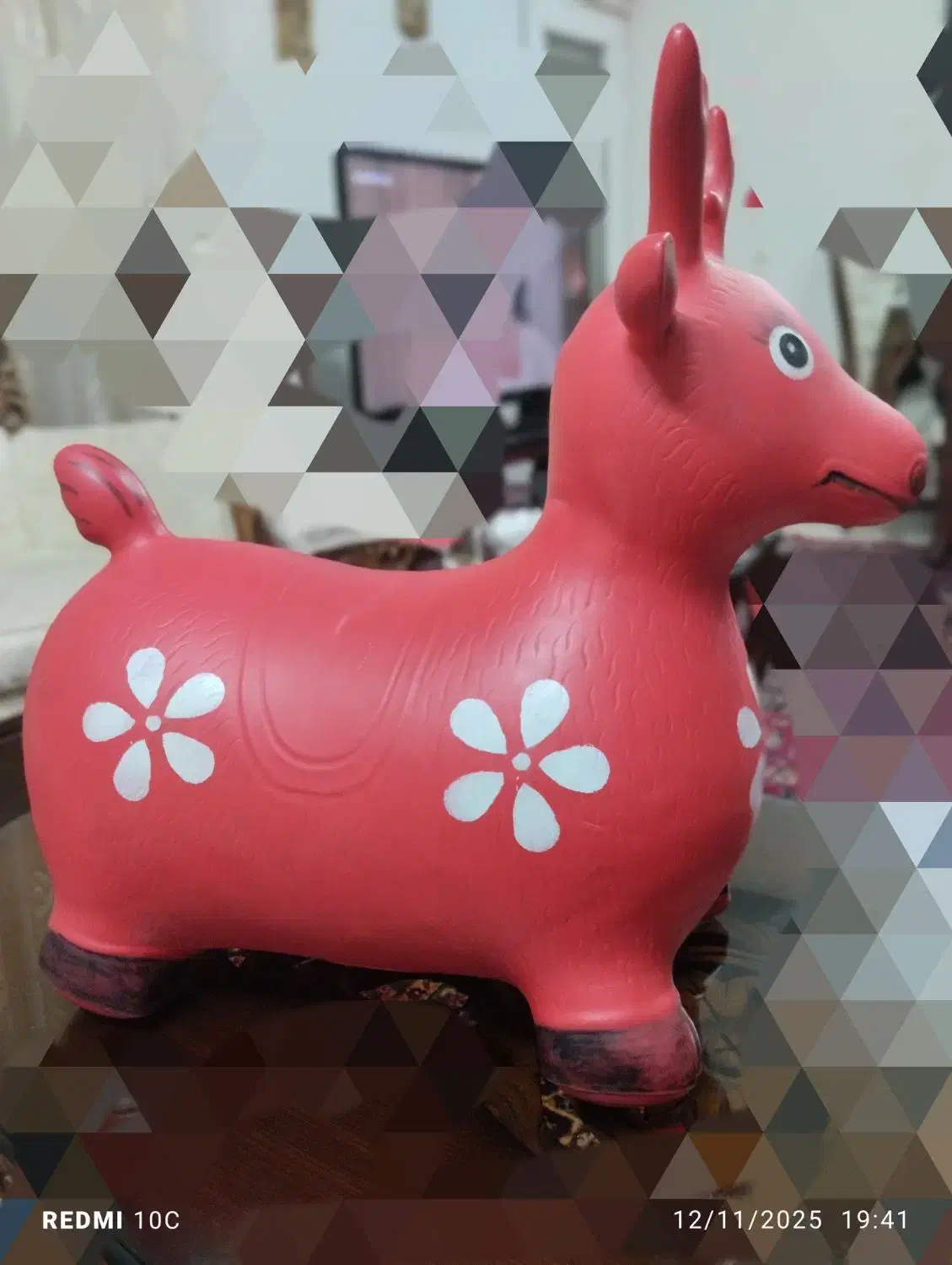 عروسک|اسباب‌بازی بچه|گلبهار, شهر جدید گلبهار|دیوار