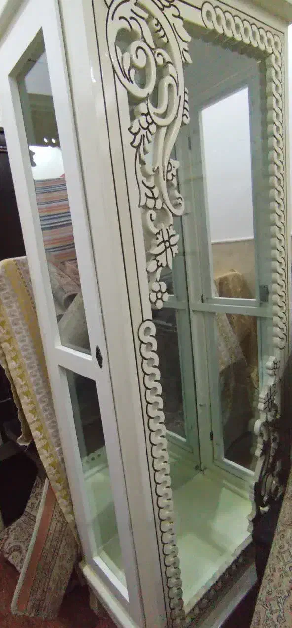 یک عدد ویترین|بوفه، ویترین، کنسول|اردکان, |دیوار