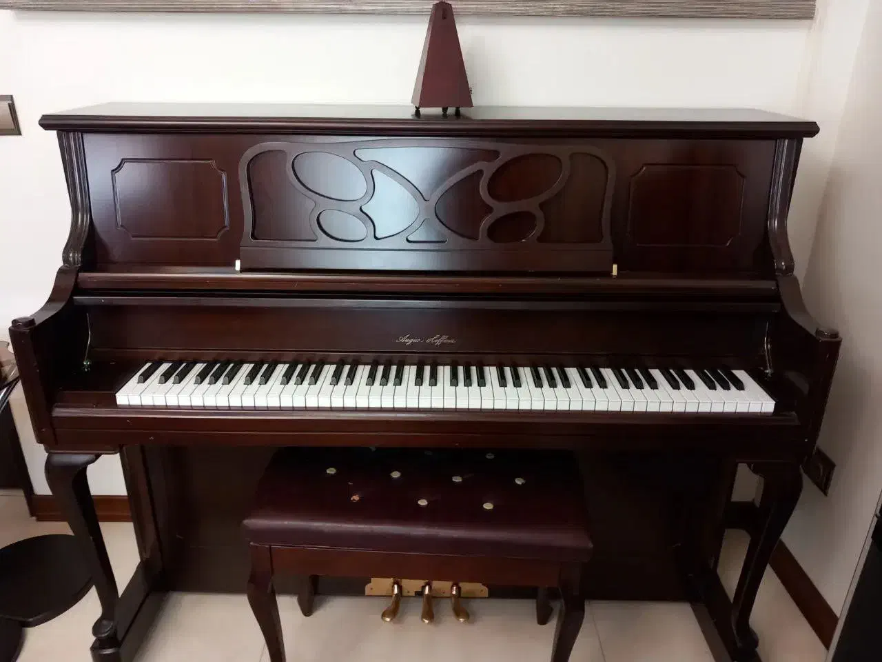 پیانو آگوست هافمن|پیانو، کیبورد، آکاردئون|اصفهان, قلعه طبره|دیوار