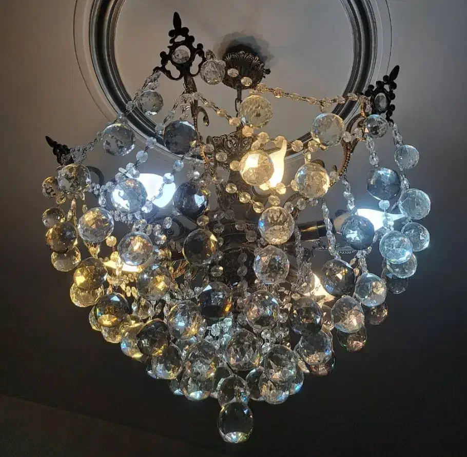 لوستر کریستالی دو رنگ|لوستر و چراغ آویز|ری, اقدسیه|دیوار