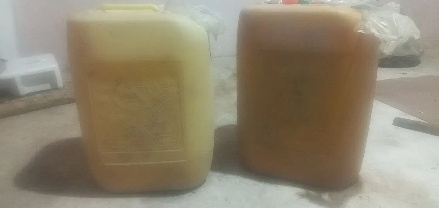 دو عدد گالن ۲۰لیتری صنعتی جنس قدیمی و محکم|ظروف نگهدارنده، پلاستیکی، یکبارمصرف|کوهسار (البرز), |دیوار