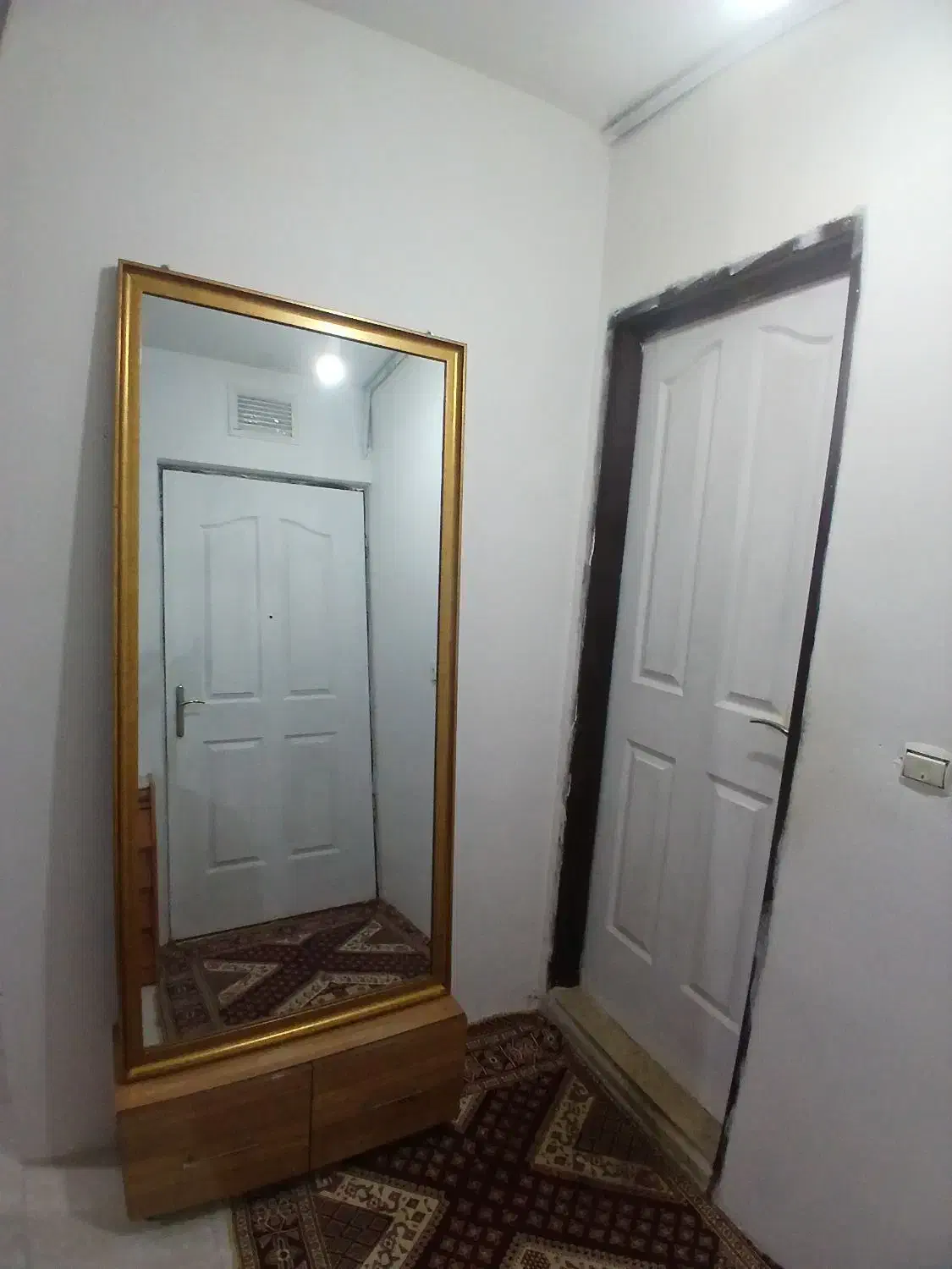 اینه قدی با میز|آینه|تربت‌حیدریه, شهرک ولیعصر|دیوار