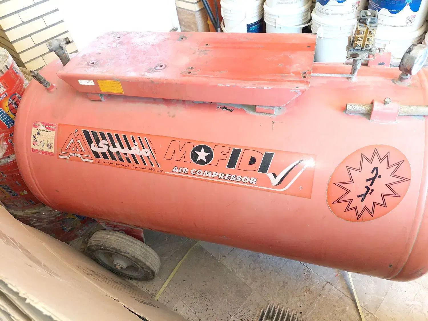 مخزن خالی پمپ باد|ابزارآلات|میناب, |دیوار