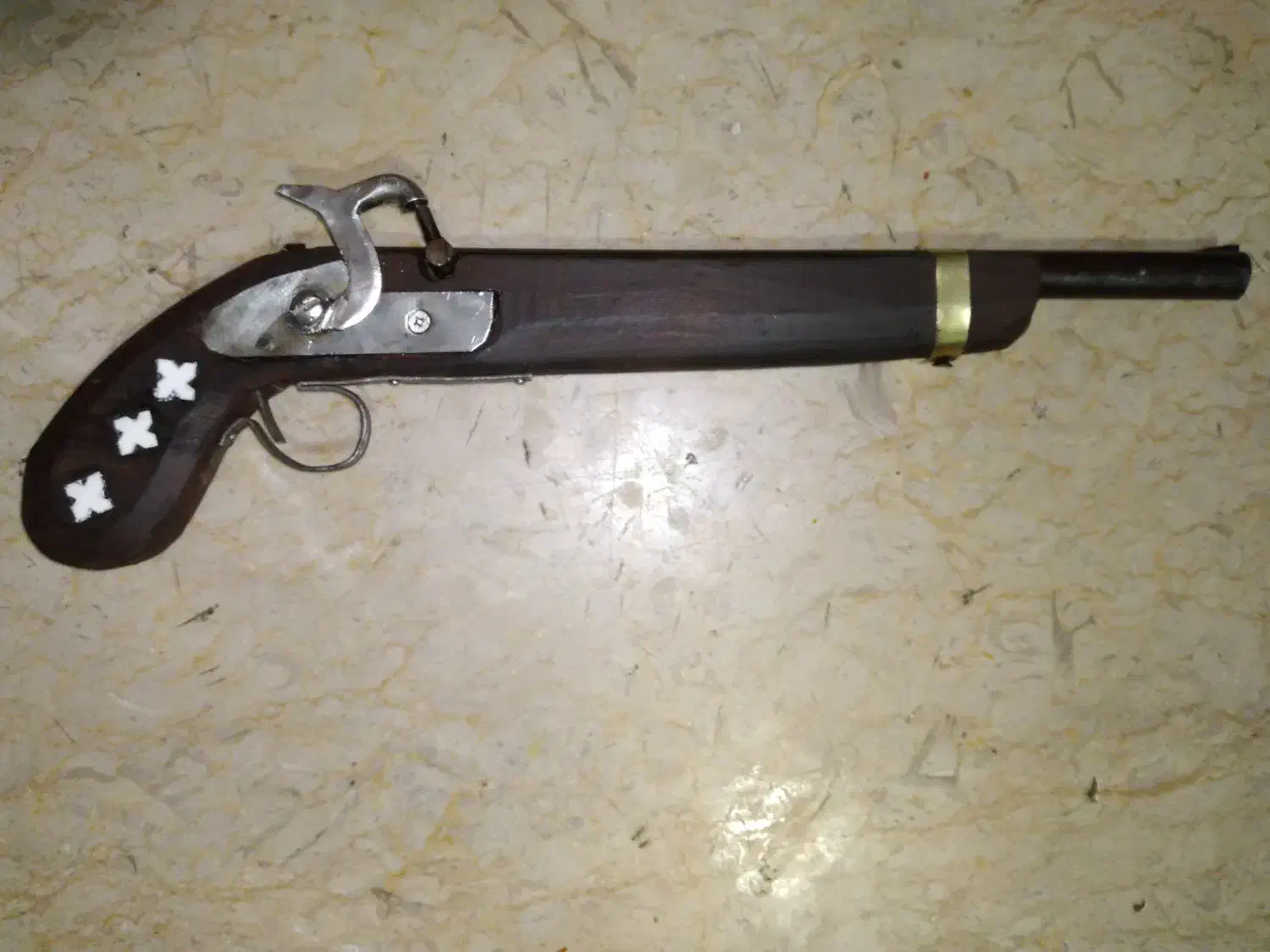 دیوارکوب تپانچه|صنایع دستی و سایر لوازم تزئینی|مرودشت, رودبال|دیوار