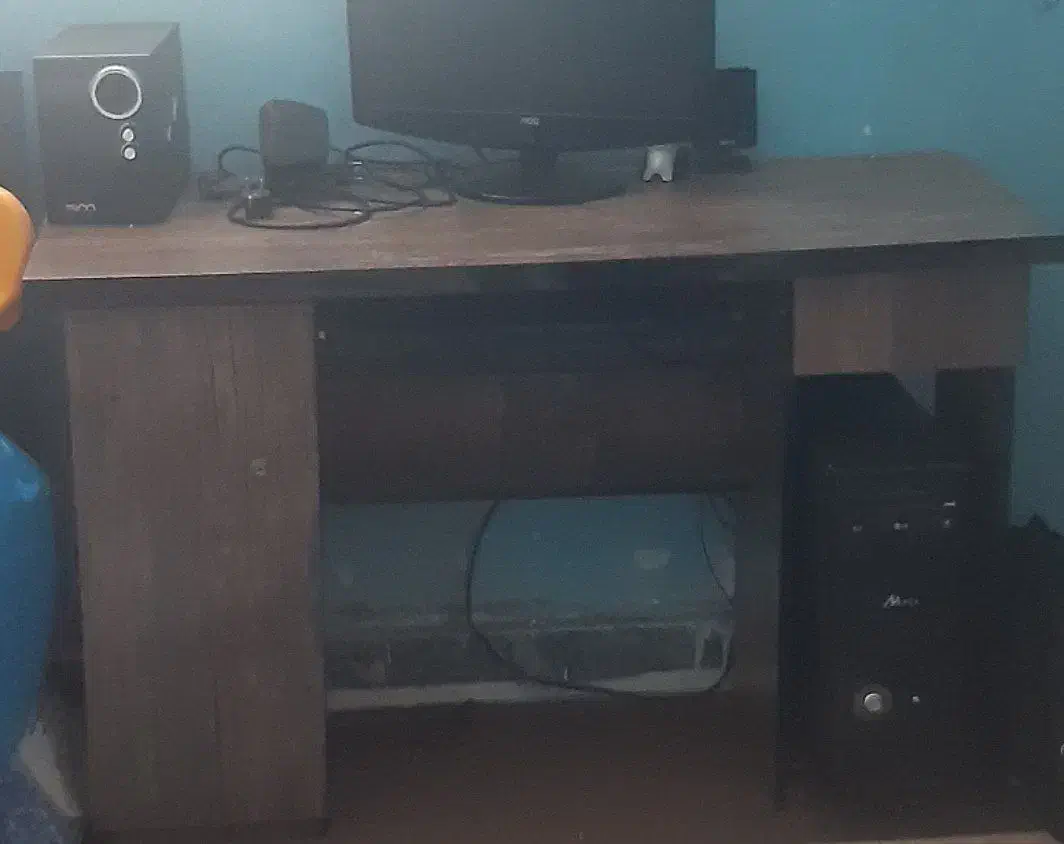 میز کامپیوتر|میز تحریر و کامپیوتر|شهریار, شهرک بهاران (ویره)|دیوار