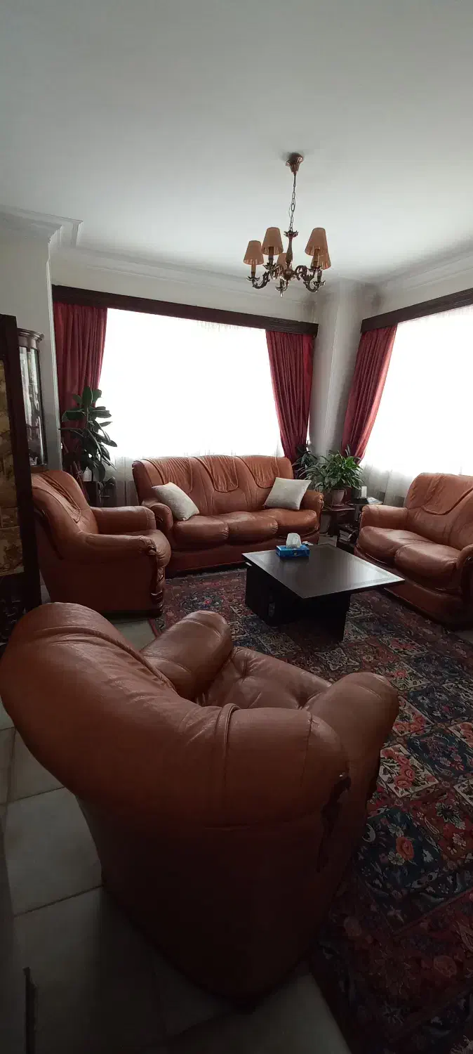 مبل هفت نفره چرم|مبلمان خانگی و میز عسلی|تهران, والفجر|دیوار