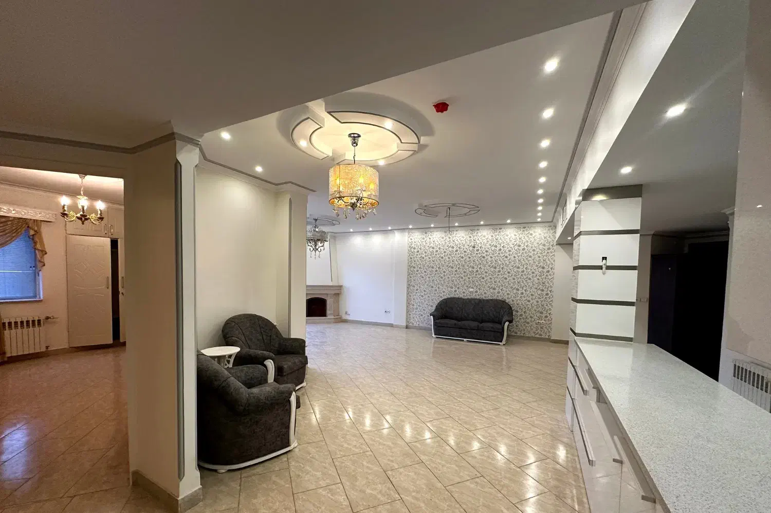 ۱۴۵ متر /سه خواب/ نورگیر /بهترین لوکیشن شهرکOPG