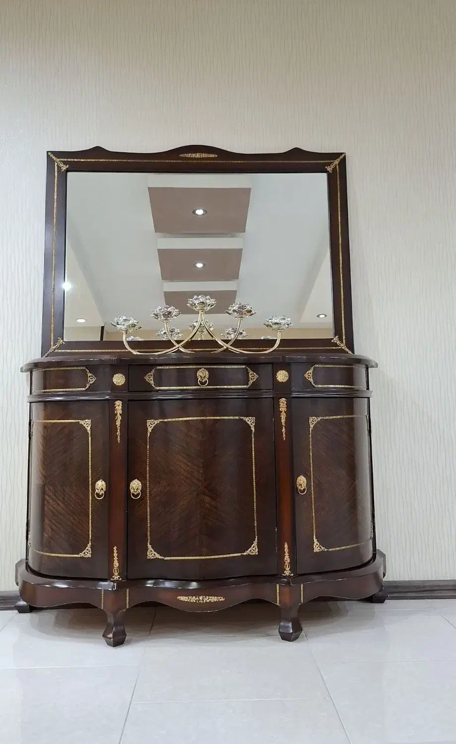 کنسول طرح قاجاری و شلرزون|بوفه، ویترین، کنسول|هشتگرد, طاووسیه|دیوار