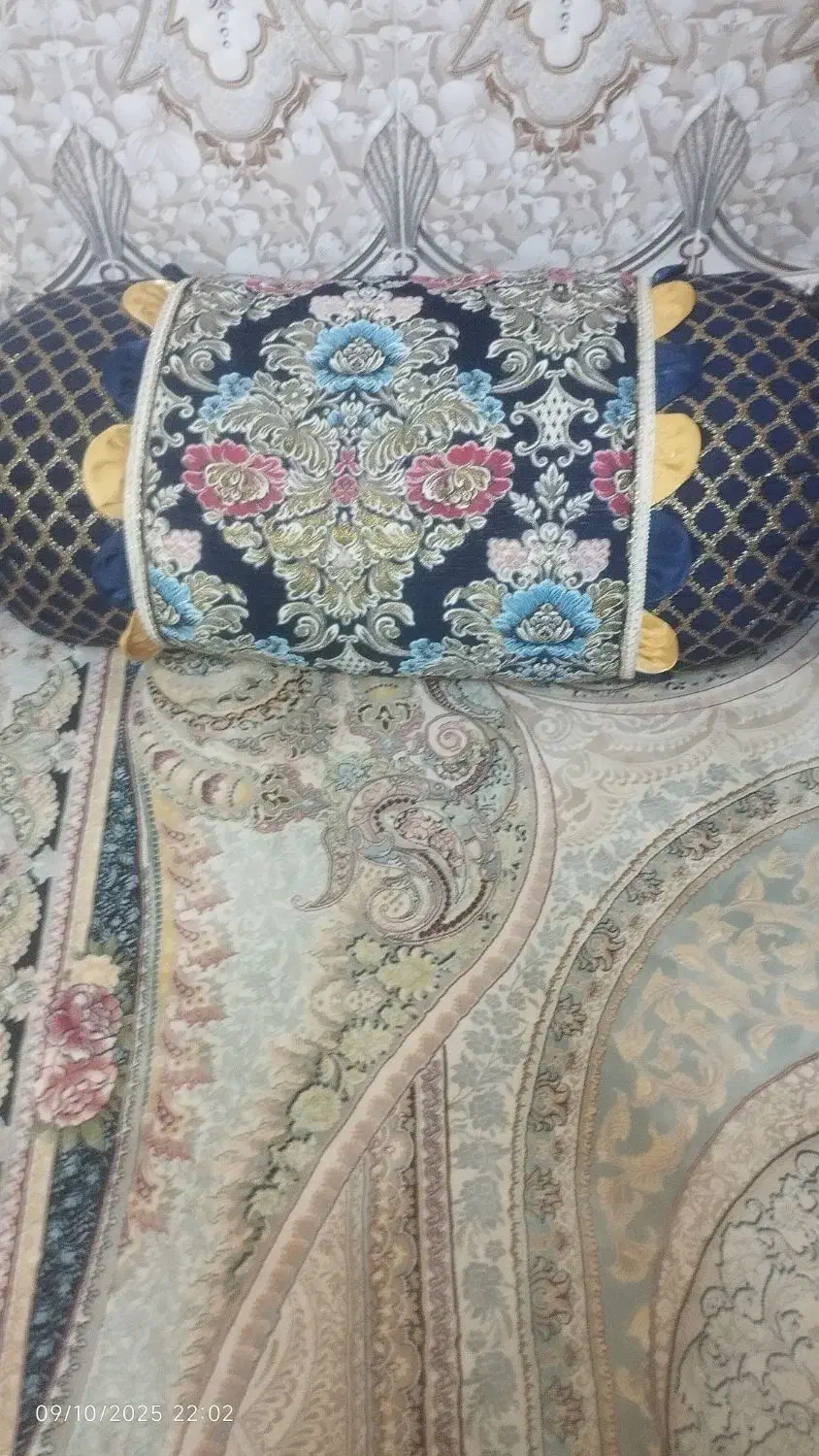 بالشت لوله ای بزرگ تمیز و قشنگ الکی مزاحم نشوید|رختخواب، بالش، پتو|سراوان, |دیوار