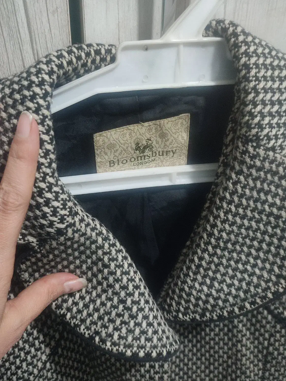 پالتو|لباس|مشهد, رده|دیوار