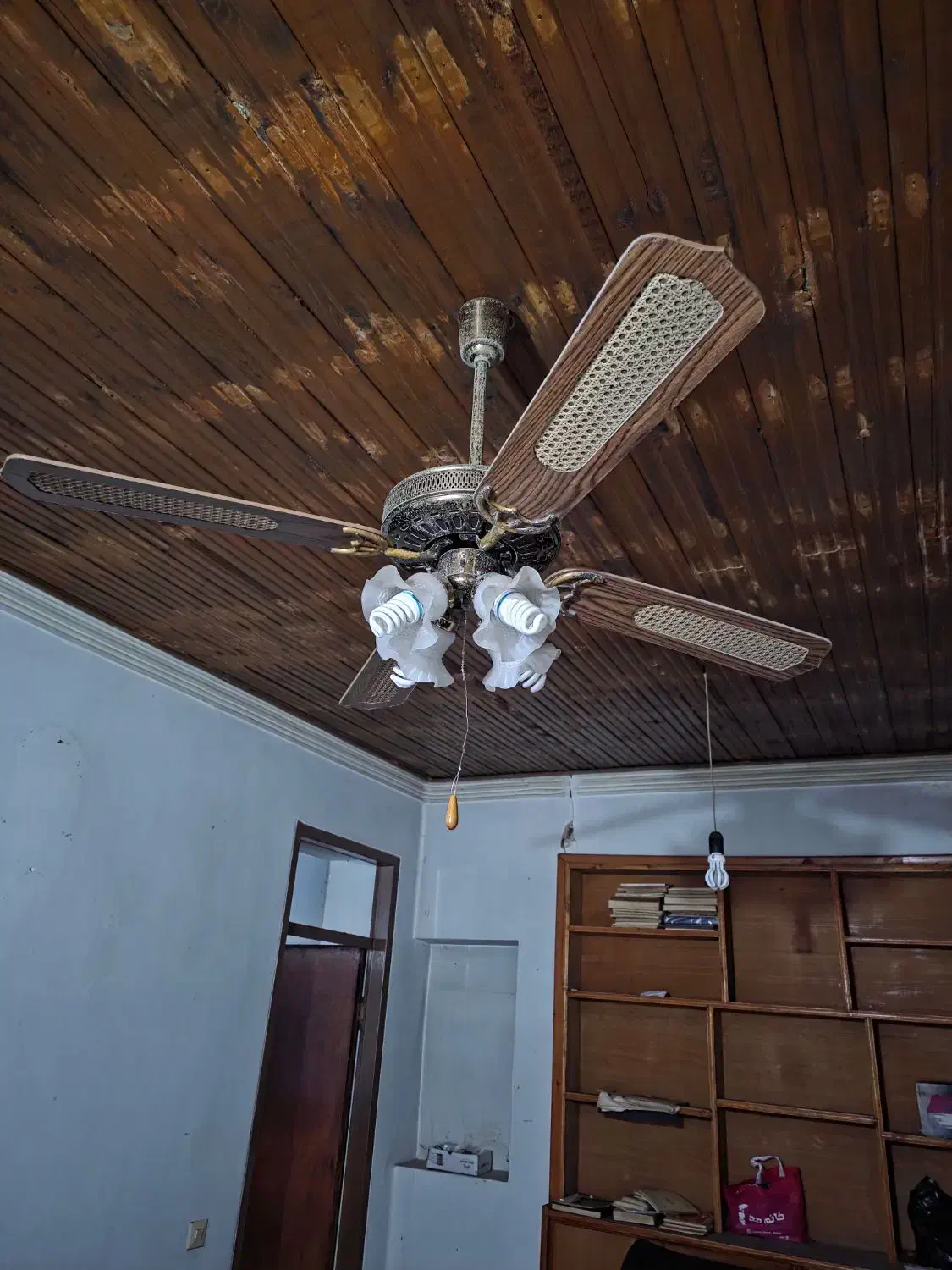 پنکه چوبی|پنکه و تصفیهکنندهٔ هوا|لاهیجان, جمهوری|دیوار