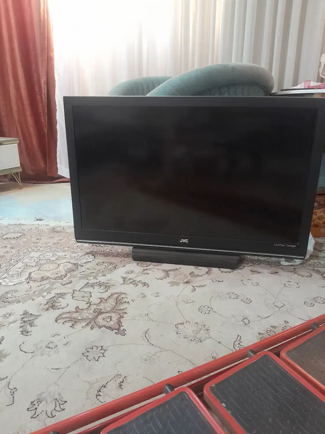 تلویزیون LCD فروش فوری|تلویزیون و پروژکتور|ساوه, |دیوار