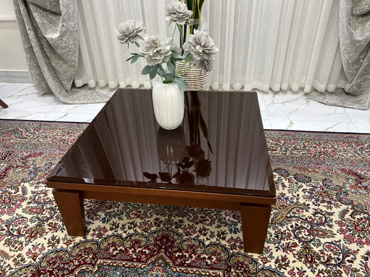 مبل در حد خیلی نو|مبلمان خانگی و میز عسلی|هشتگرد, شهرک اداری|دیوار