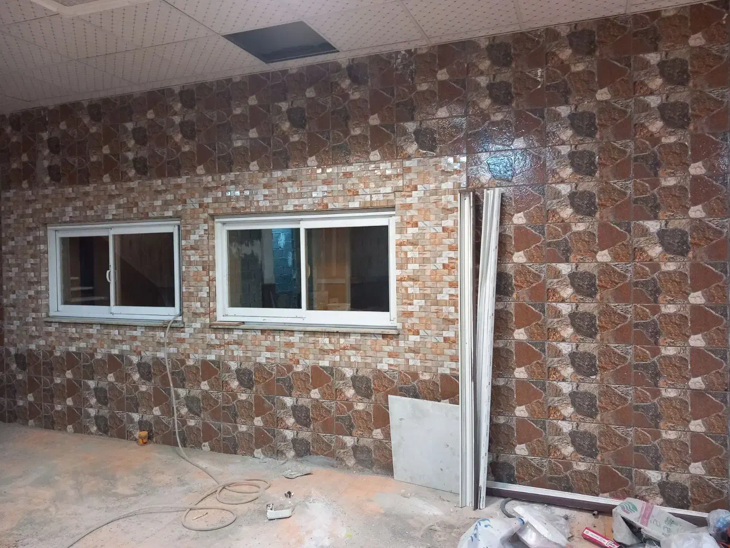 بنایی کاشی وسرامیک کاری خورده کاری نصب درب وپنجره|خدمات پیشه و مهارت|اسلامشهر, شهرک مهدیه|دیوار