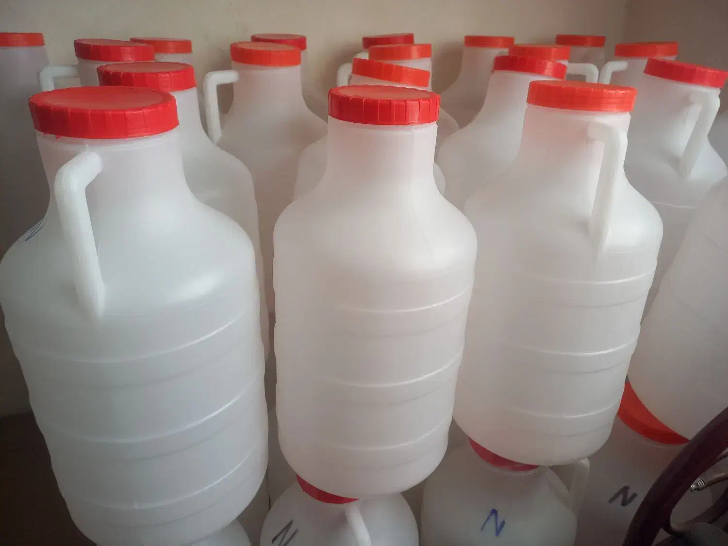 دبه ۱۵ کیلویی|ظروف نگهدارنده، پلاستیکی، یک‌بارمصرف|همدان, |دیوار