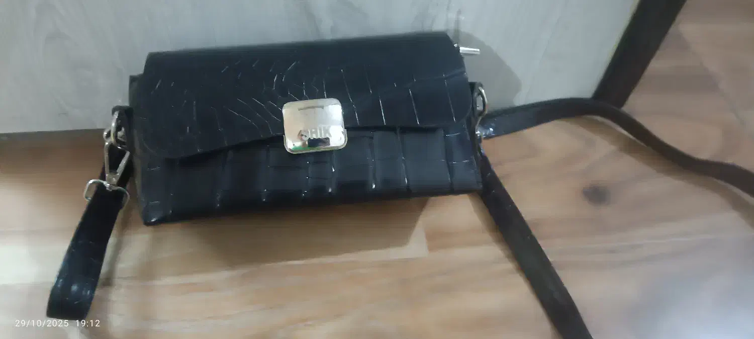 کیف دوشی|کیف، کفش، کمربند|هشتگرد, شهرک وحدت|دیوار