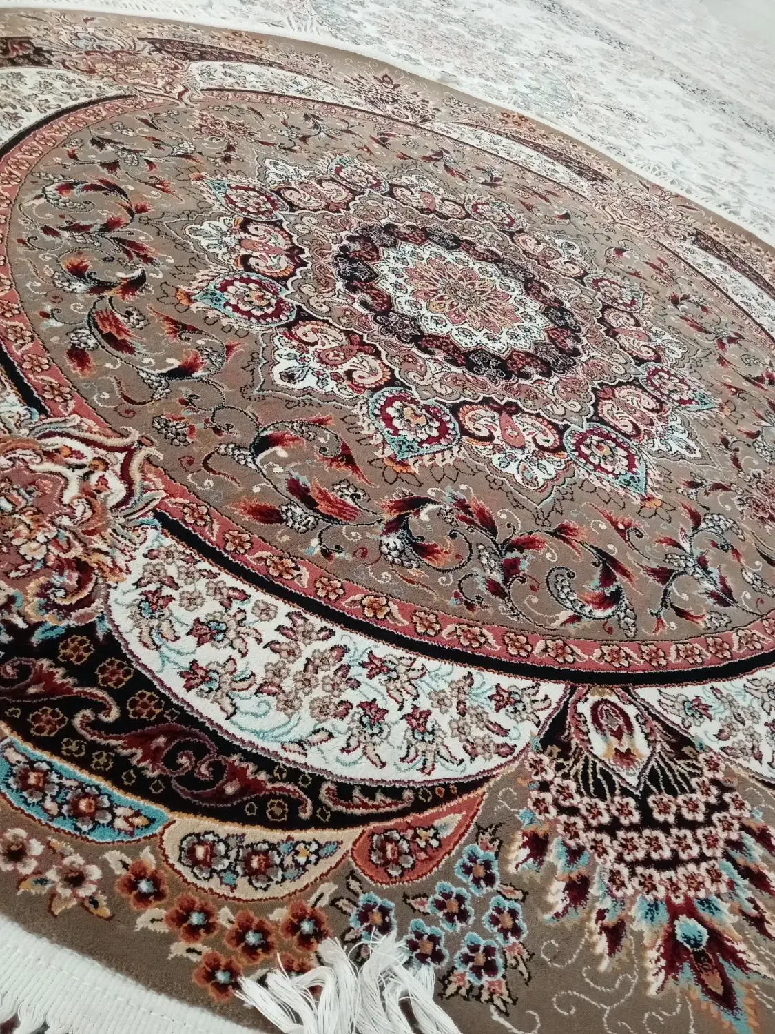 فرش گرد یک و نیم در یک ونیم|فرش|تهران, علی‌آباد|دیوار