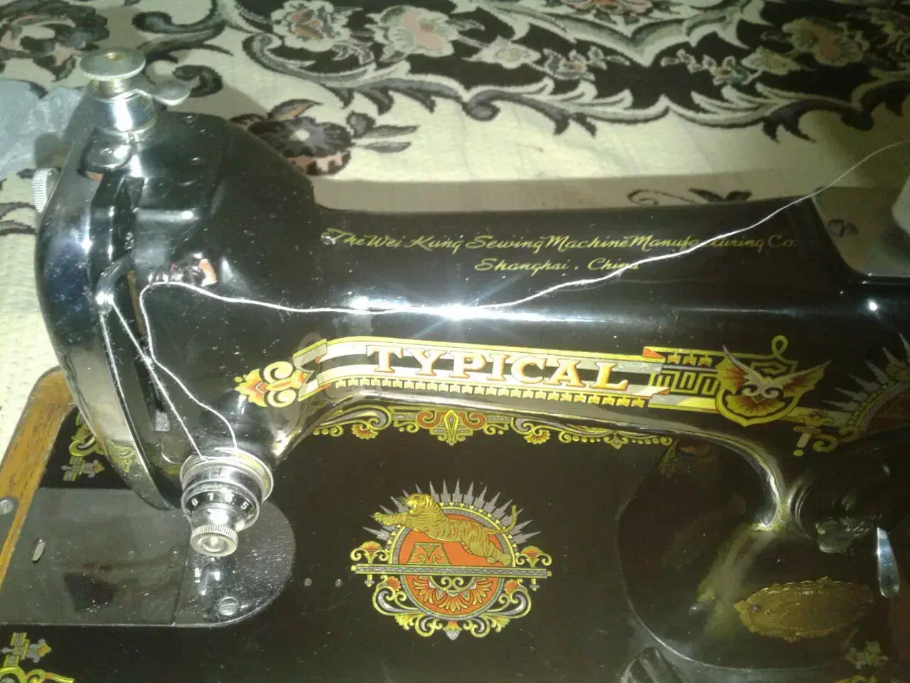 چرخ خیاطی مشکی در حد عالی|چرخ خیاطی و ریسندگی|سمیرم, |دیوار