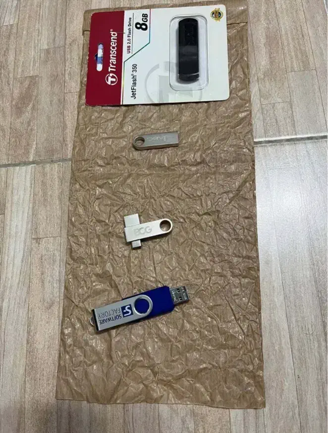 فلش|مجسمه، تندیس، ماکت|فومن, |دیوار