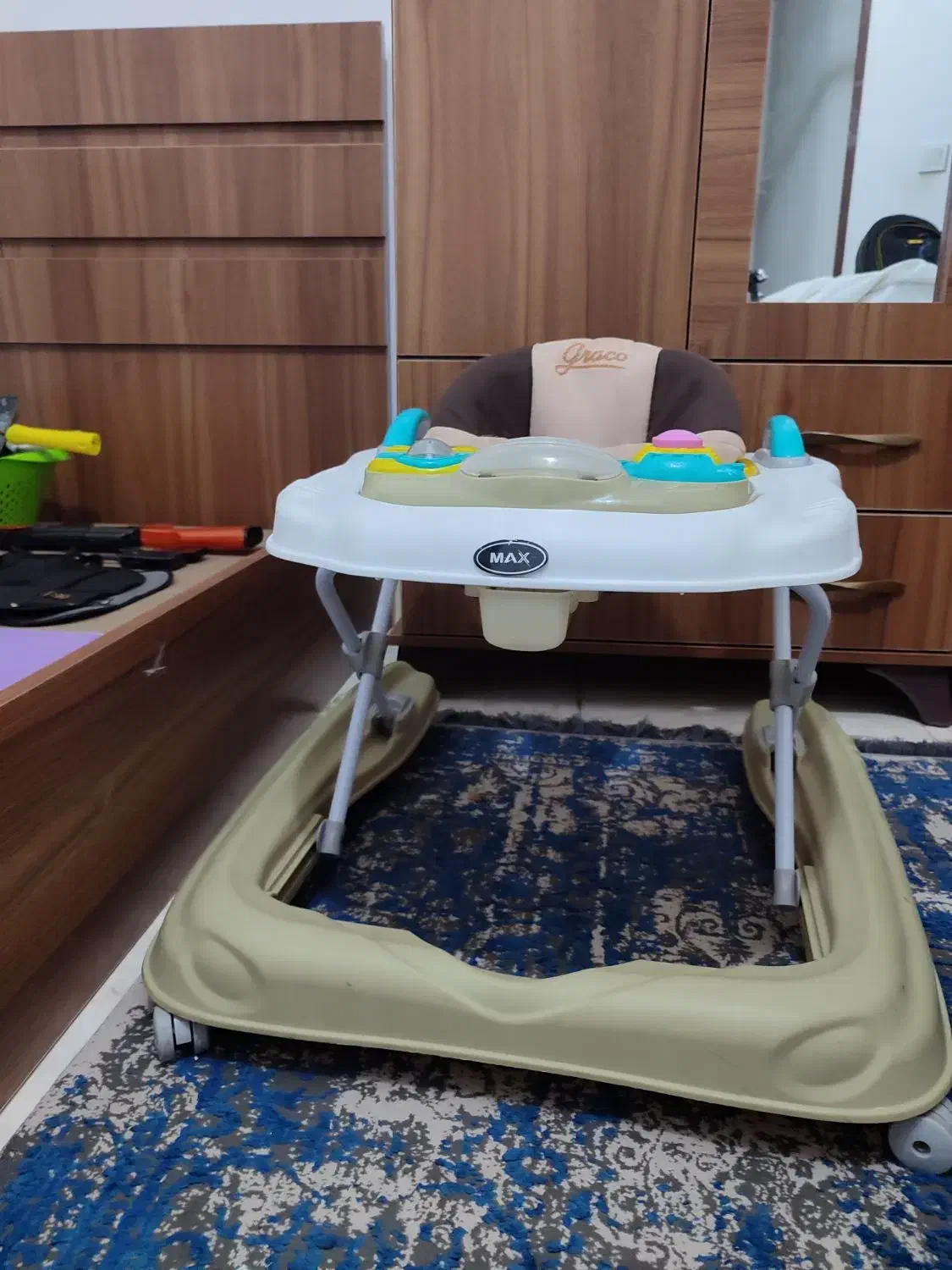 رورویک و واکر شو|تخت و صندلی بچه|ساری, |دیوار