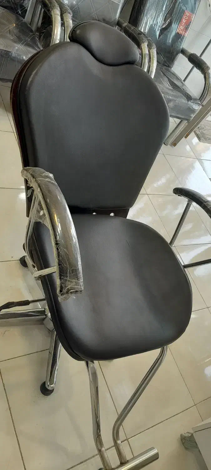 فروش یک عدد صندلی ارایشگاهی پدالی درجه یک|آرایشگاه و سالن‌های زیبایی|اهر, |دیوار